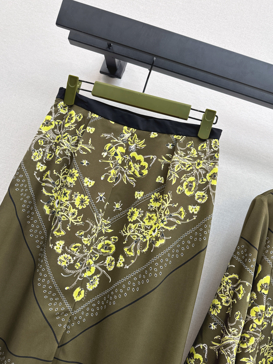Guc 25fw floral skirt