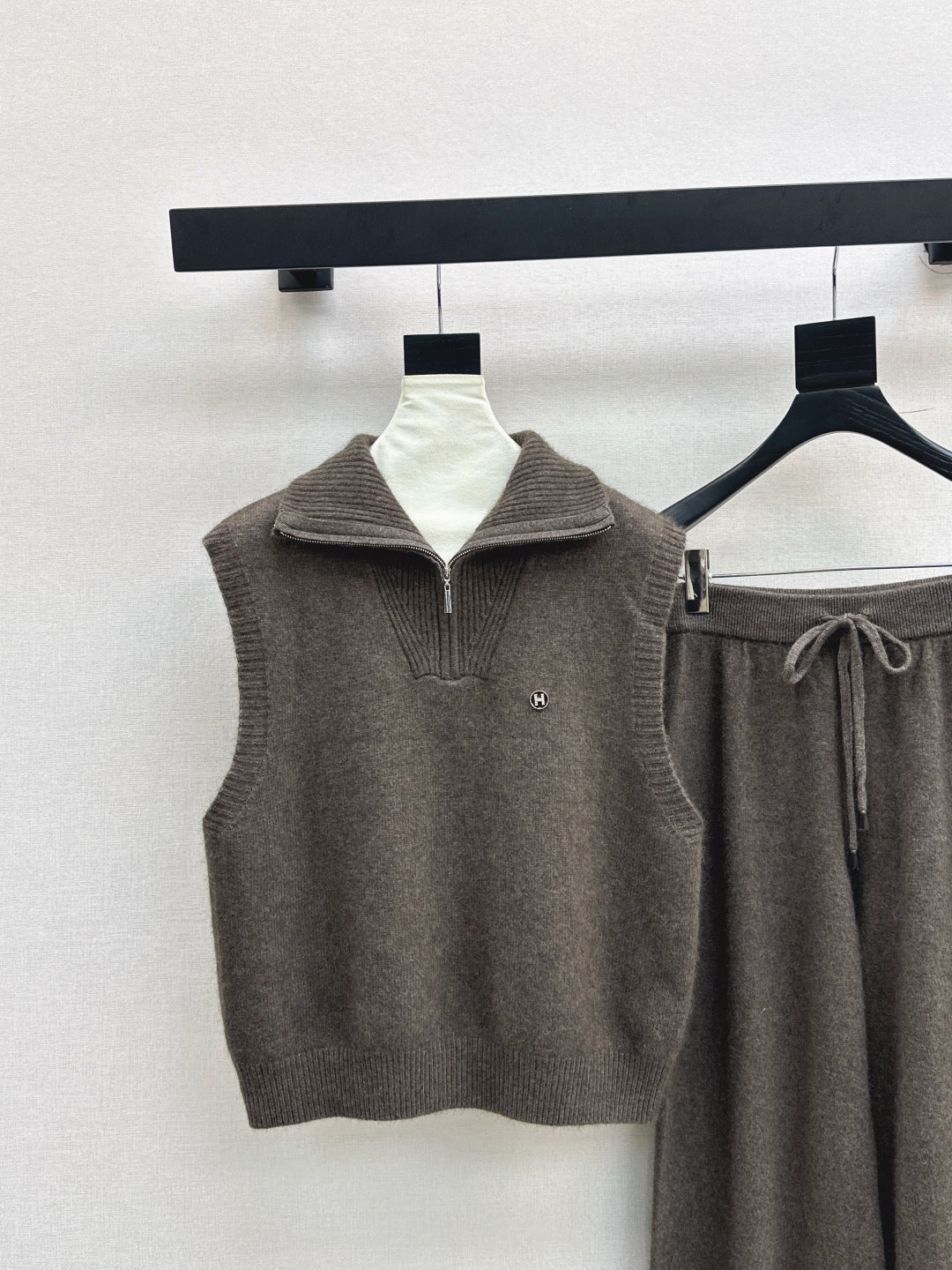 Her 25fw wool suit