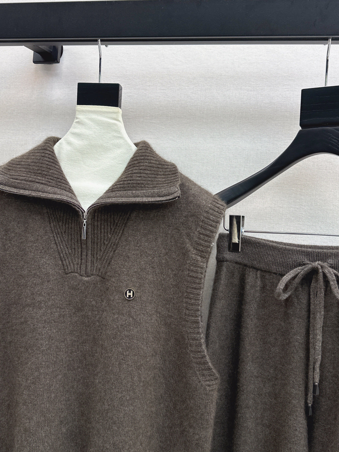 Her 25fw wool suit