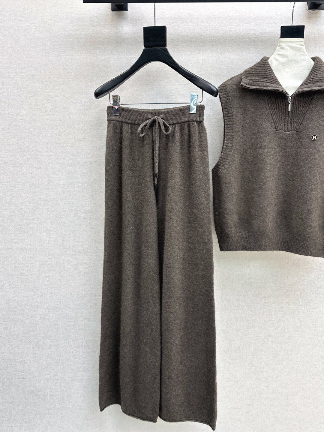 Her 25fw wool suit