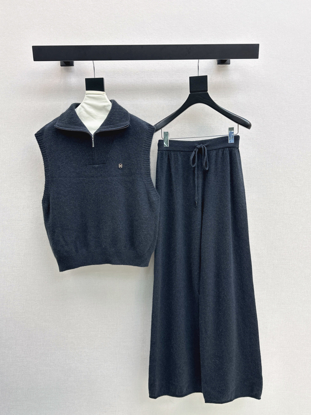 Her 25fw wool suit