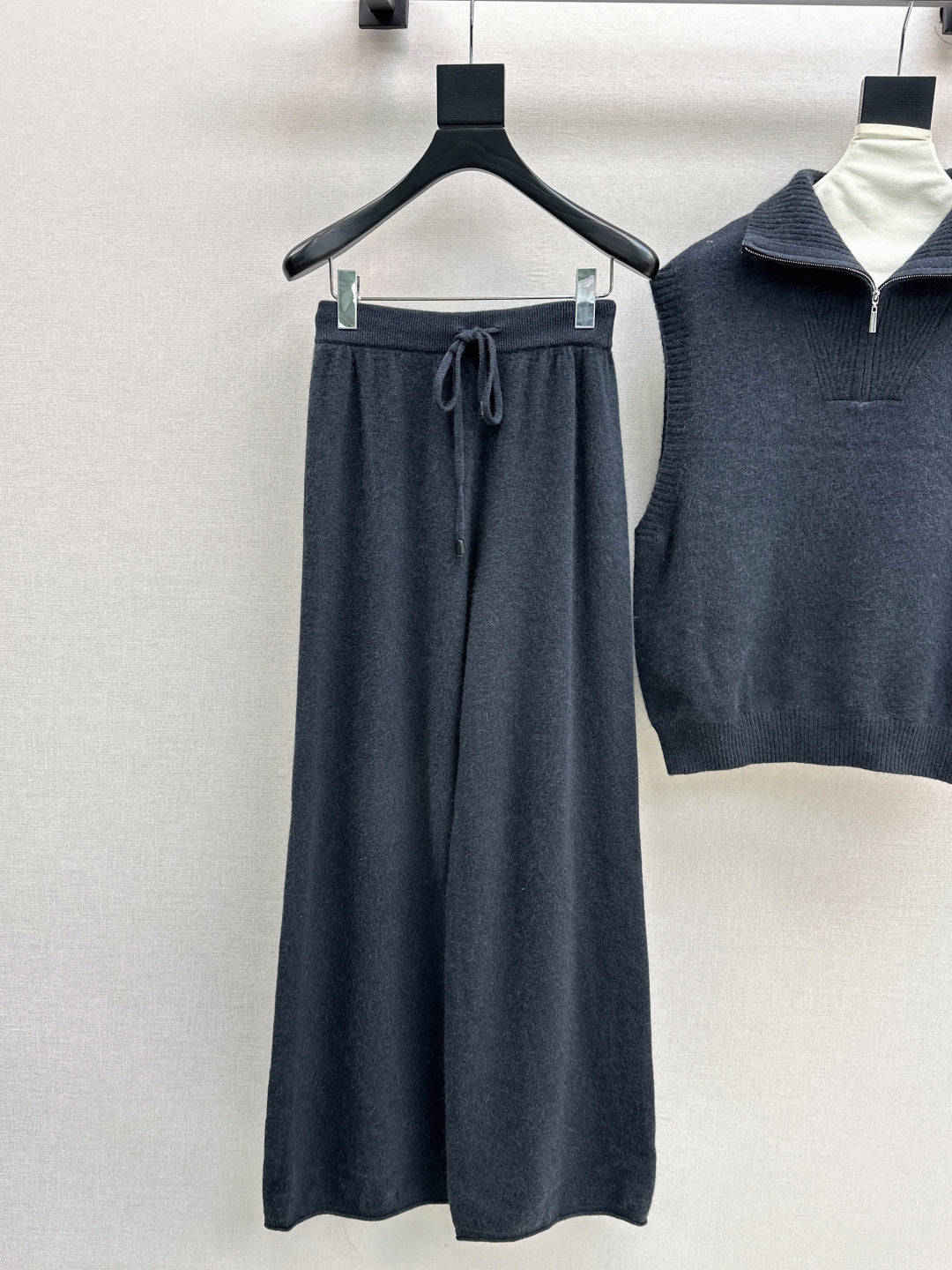 Her 25fw wool suit