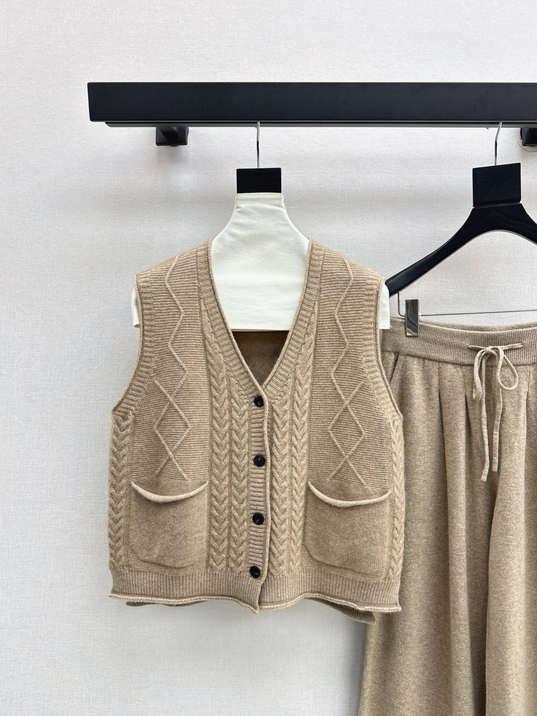 Her 25fw wool suit