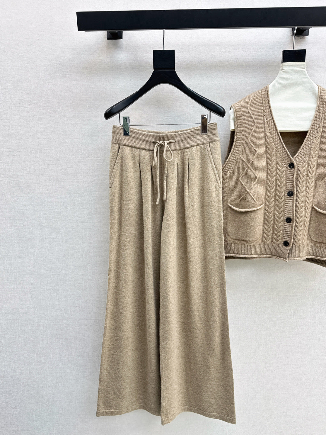 Her 25fw wool suit