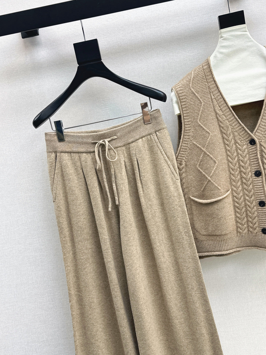Her 25fw wool suit