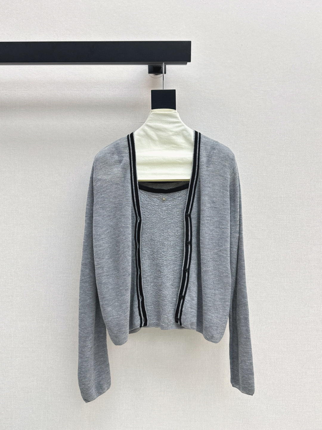 Herm 25fw Knitted vest cardigan