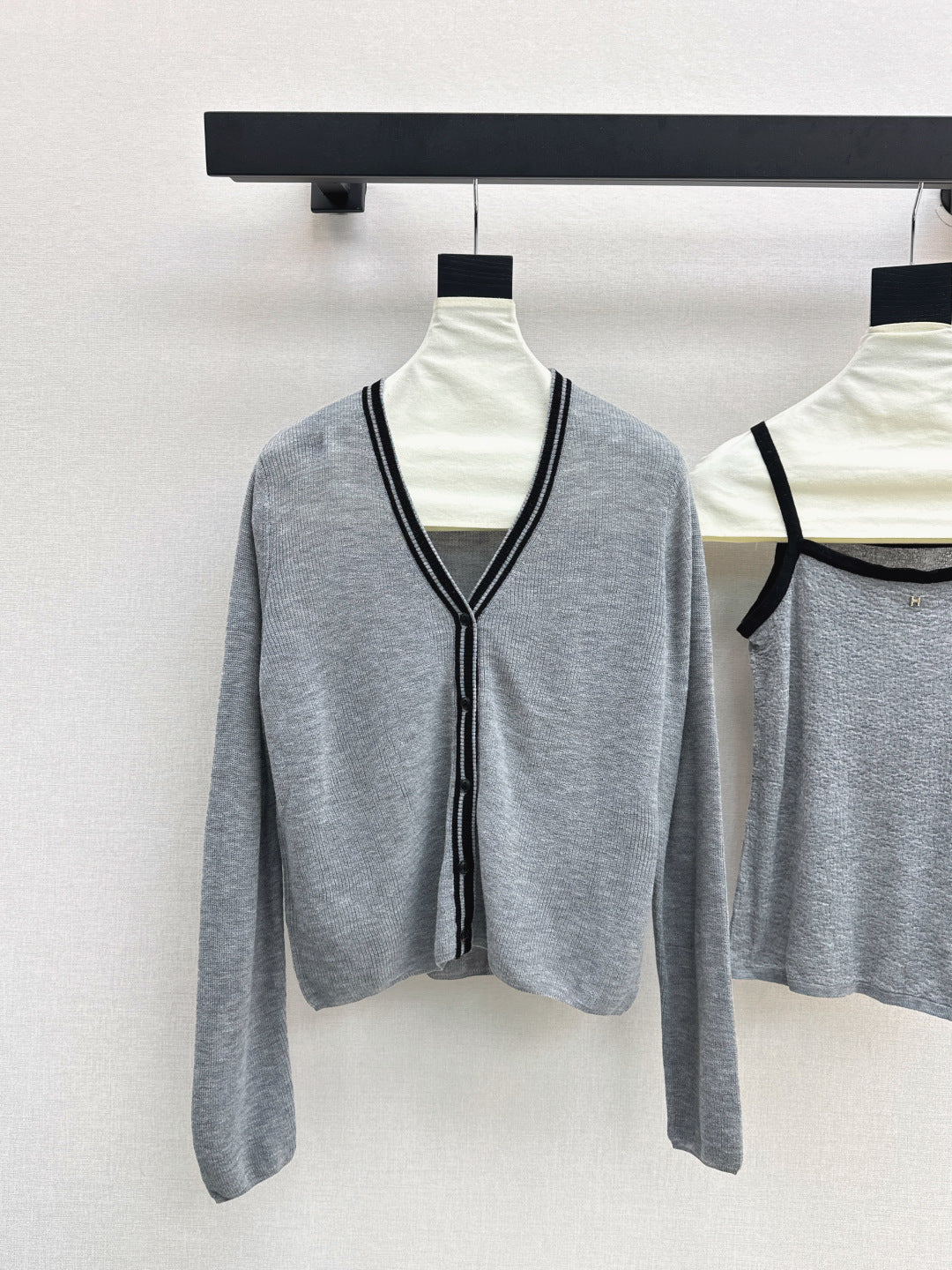 Herm 25fw Knitted vest cardigan