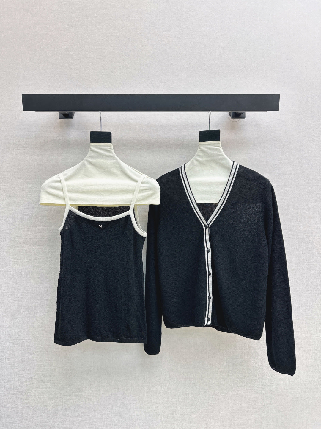 Herm 25fw Knitted vest cardigan