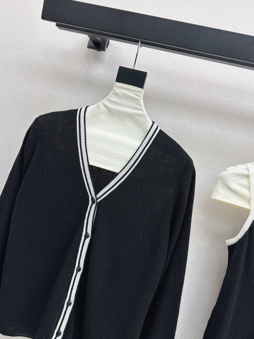 Herm 25fw Knitted vest cardigan