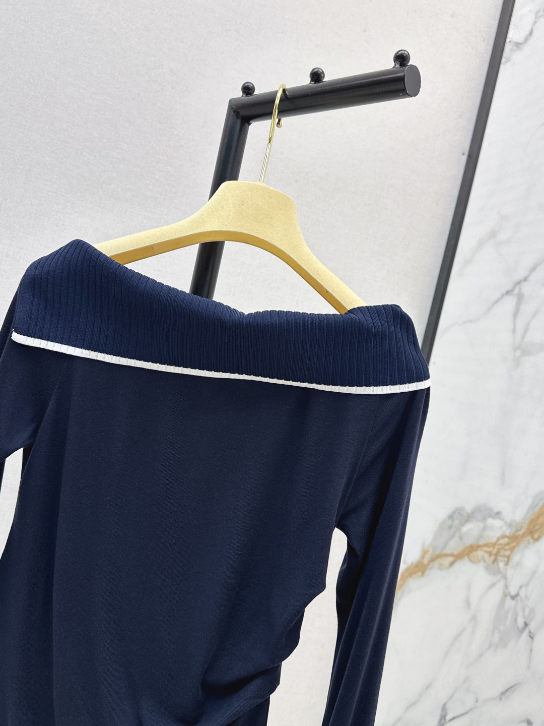 Miu 25fw off shoulder top