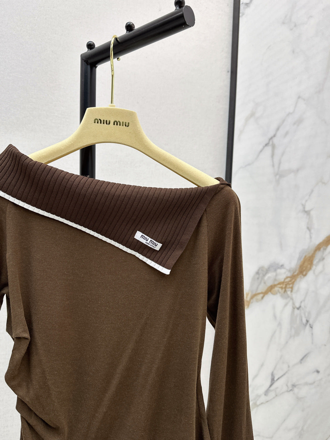 Miu 25fw off shoulder top