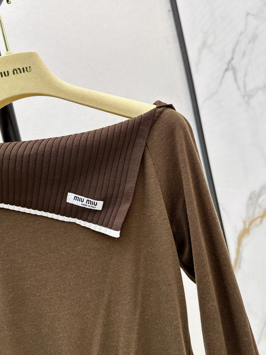 Miu 25fw off shoulder top