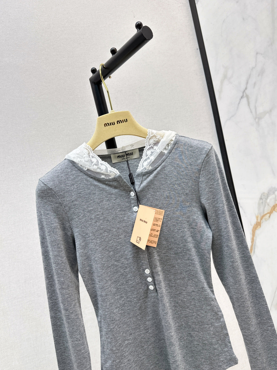 Miu 25fw knitted sweater