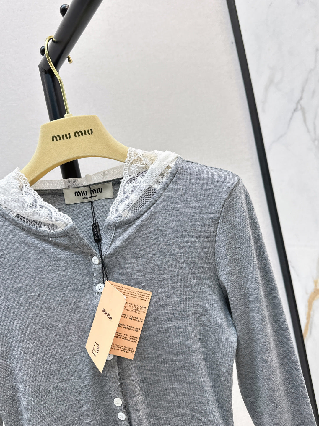 Miu 25fw knitted sweater