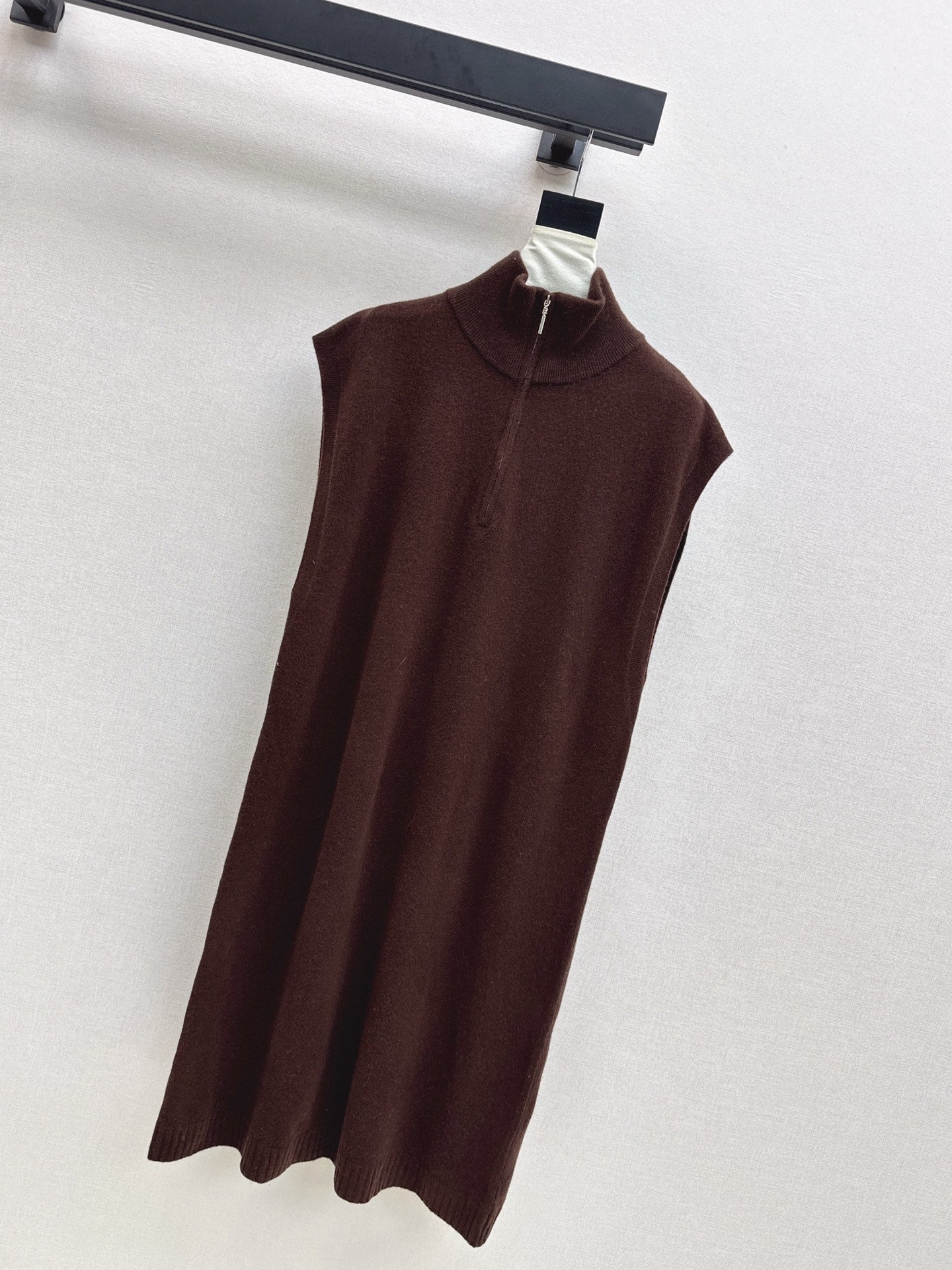 Herm 25fw sleeveless dress