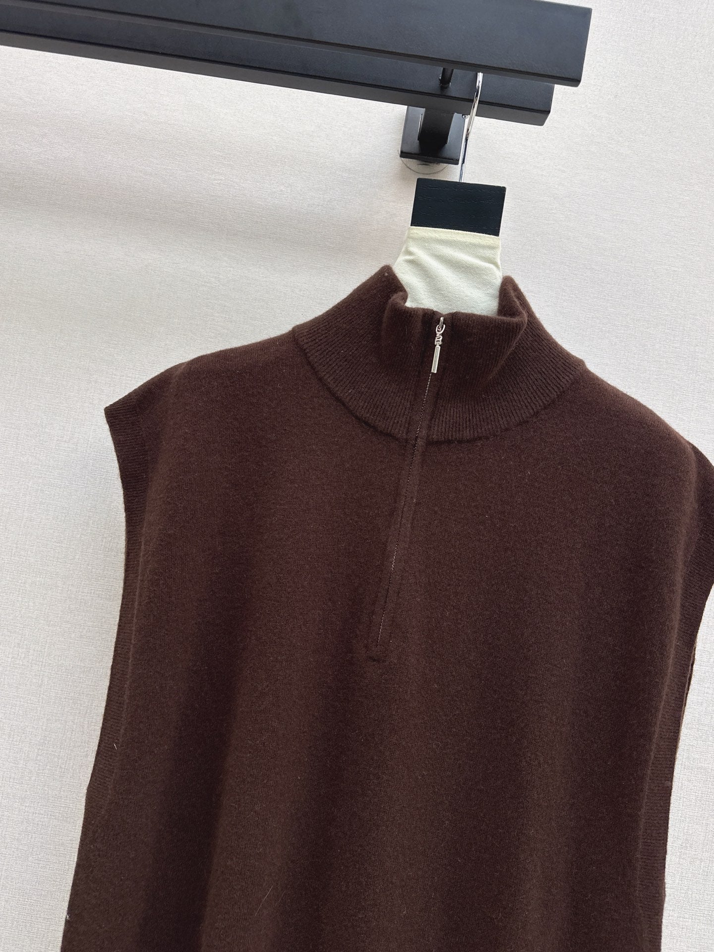 Herm 25fw sleeveless dress