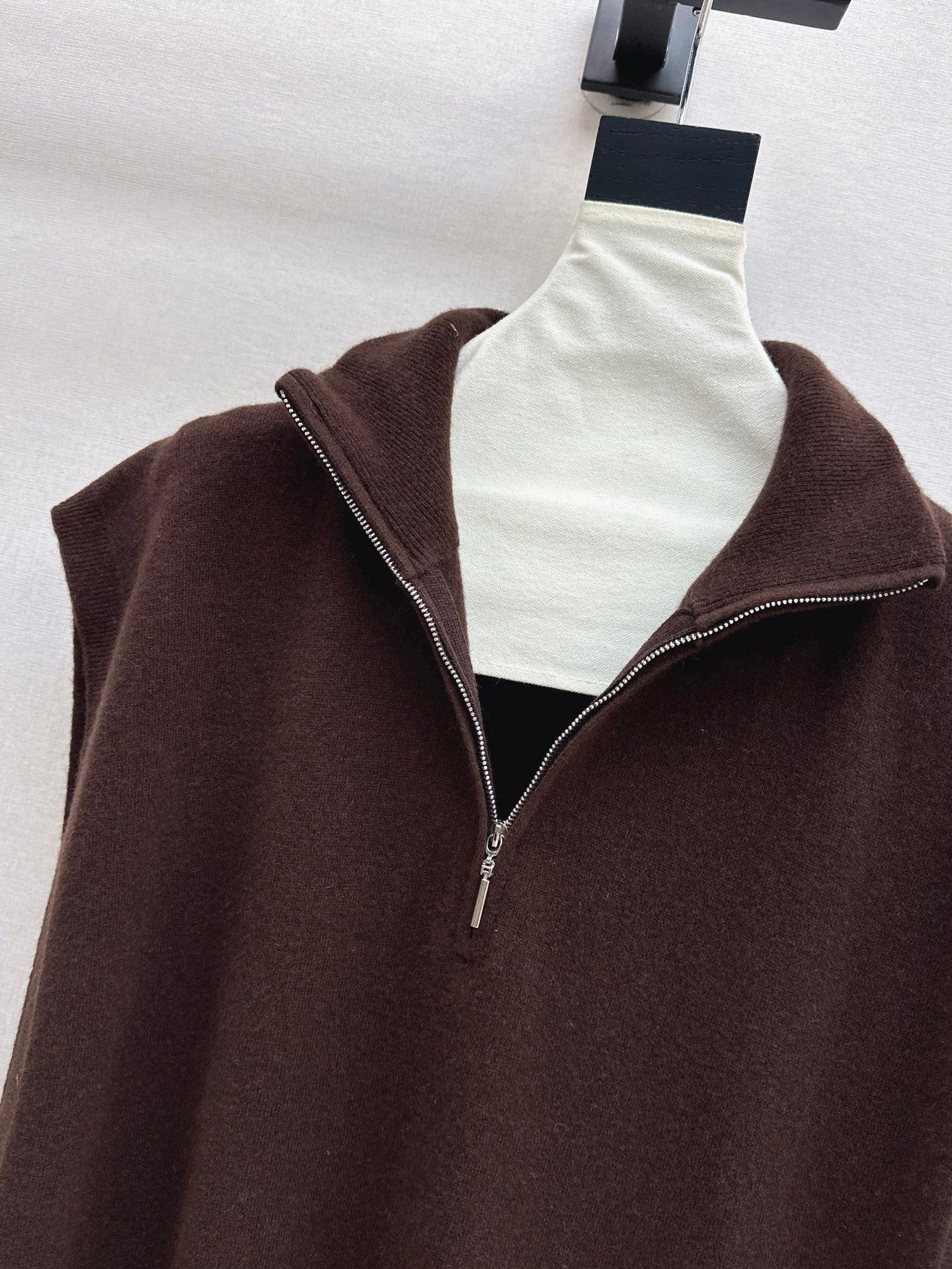 Herm 25fw sleeveless dress