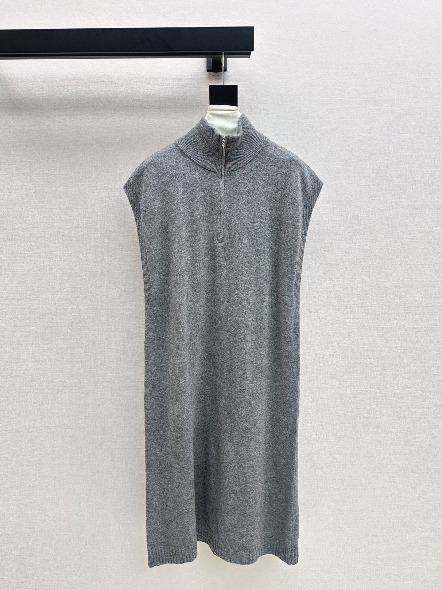 Herm 25fw sleeveless dress