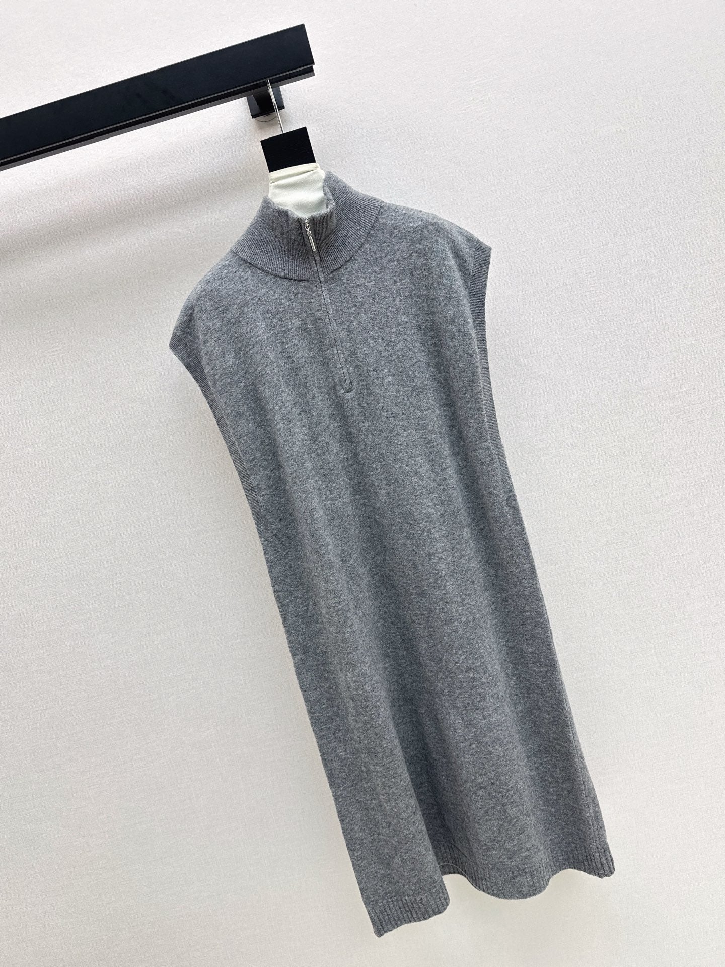 Herm 25fw sleeveless dress