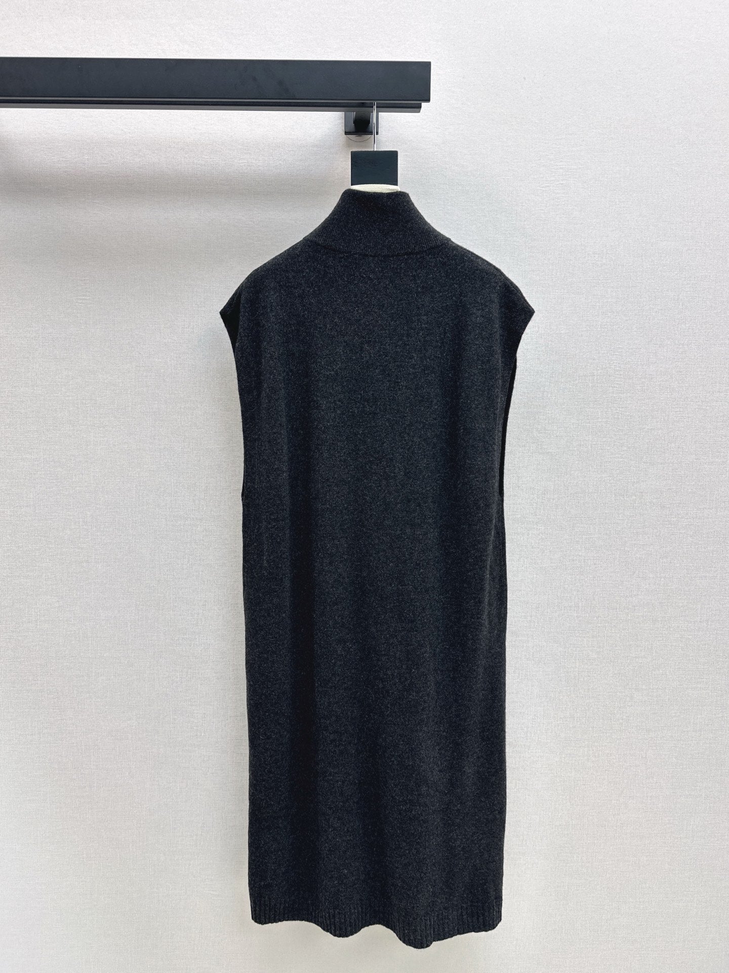 Herm 25fw sleeveless dress