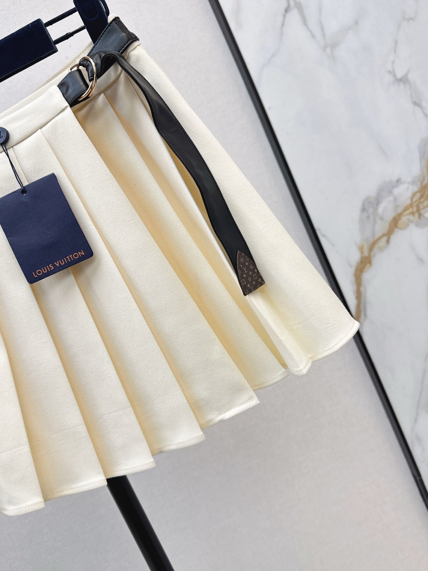 Loui 25fw pleated skirt