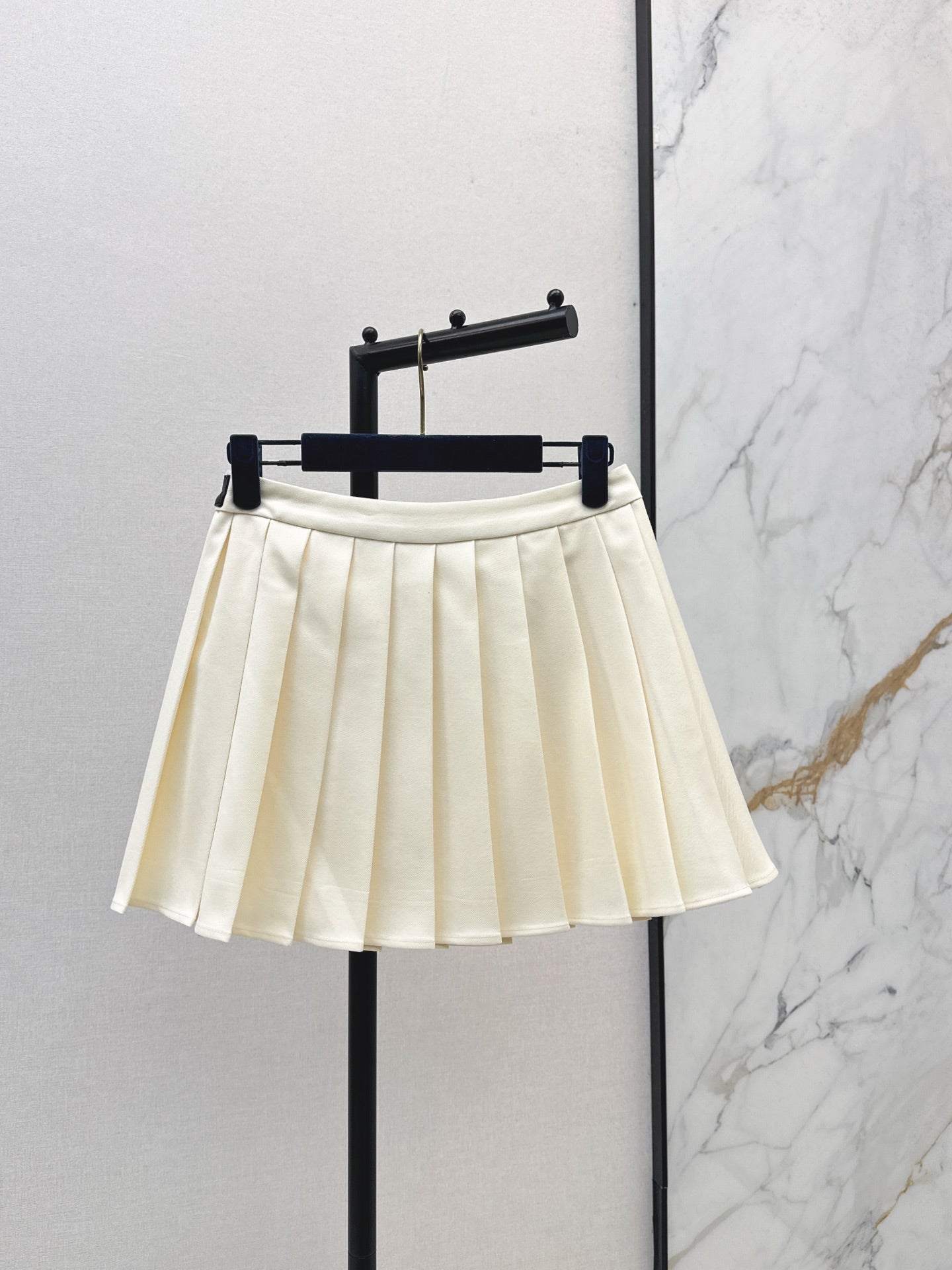 Loui 25fw pleated skirt