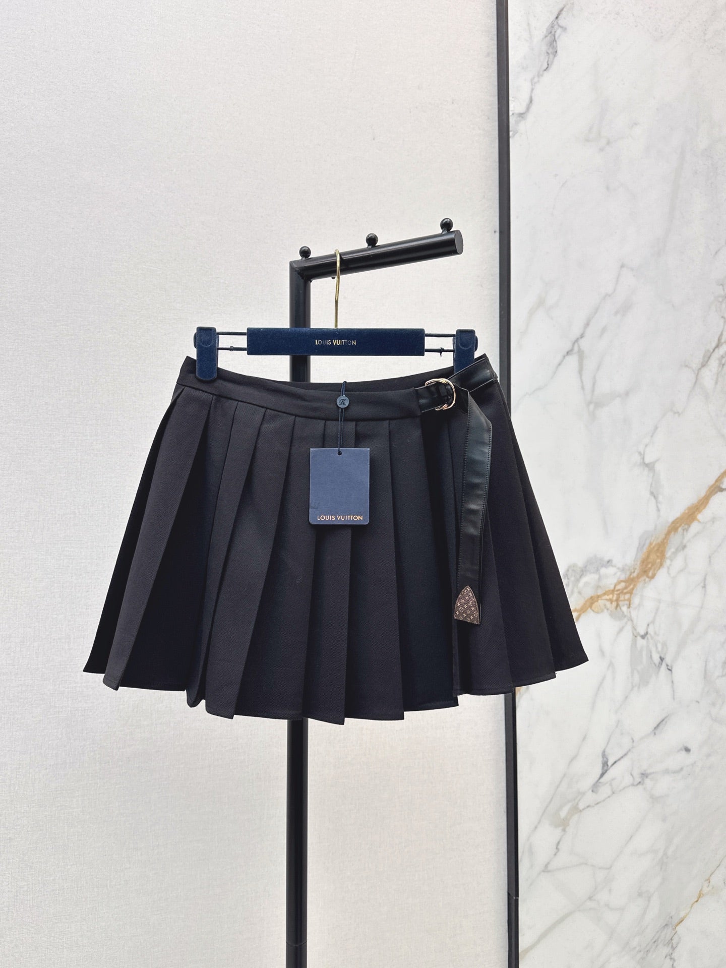 Loui 25fw pleated skirt