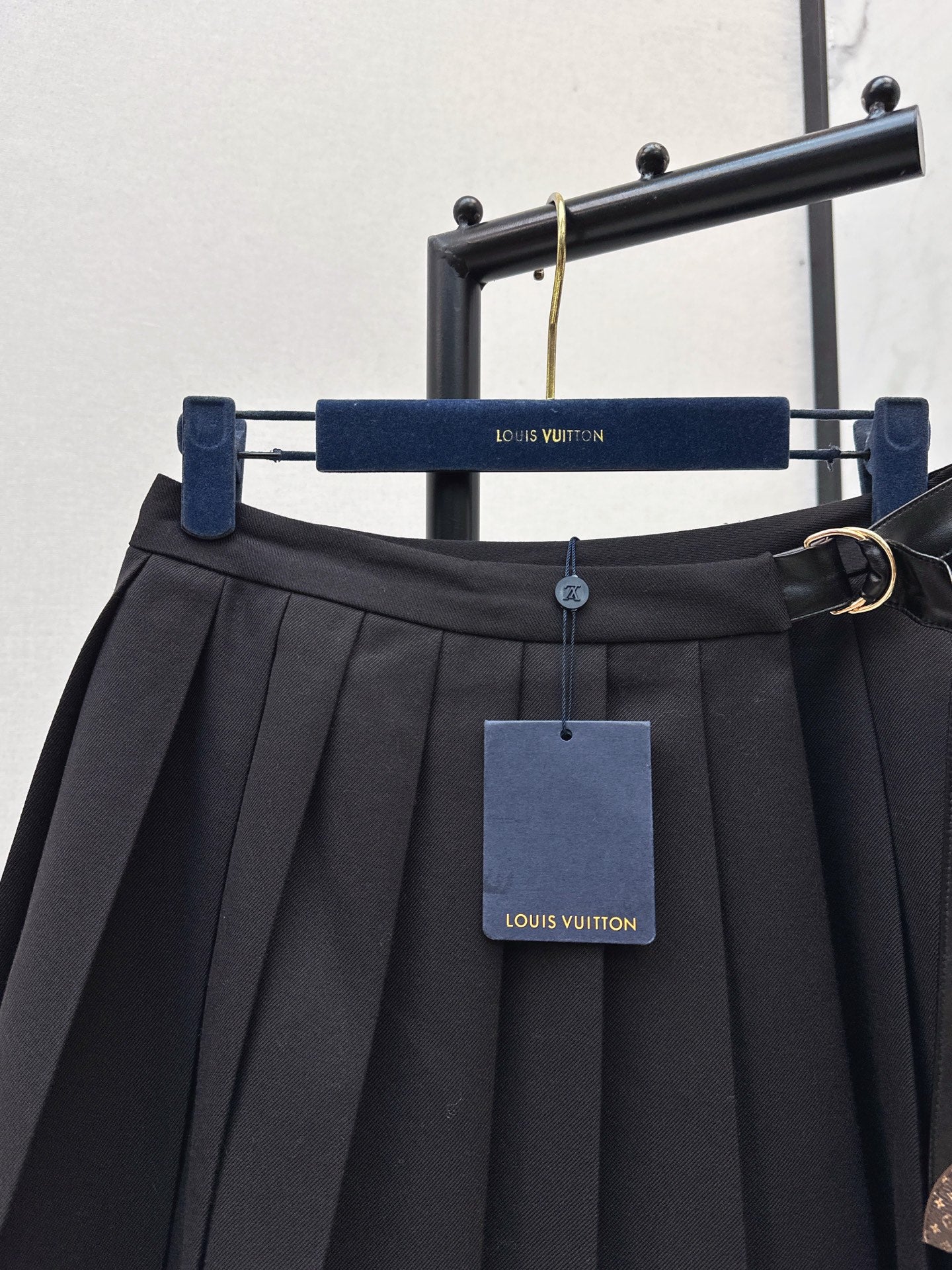 Loui 25fw pleated skirt