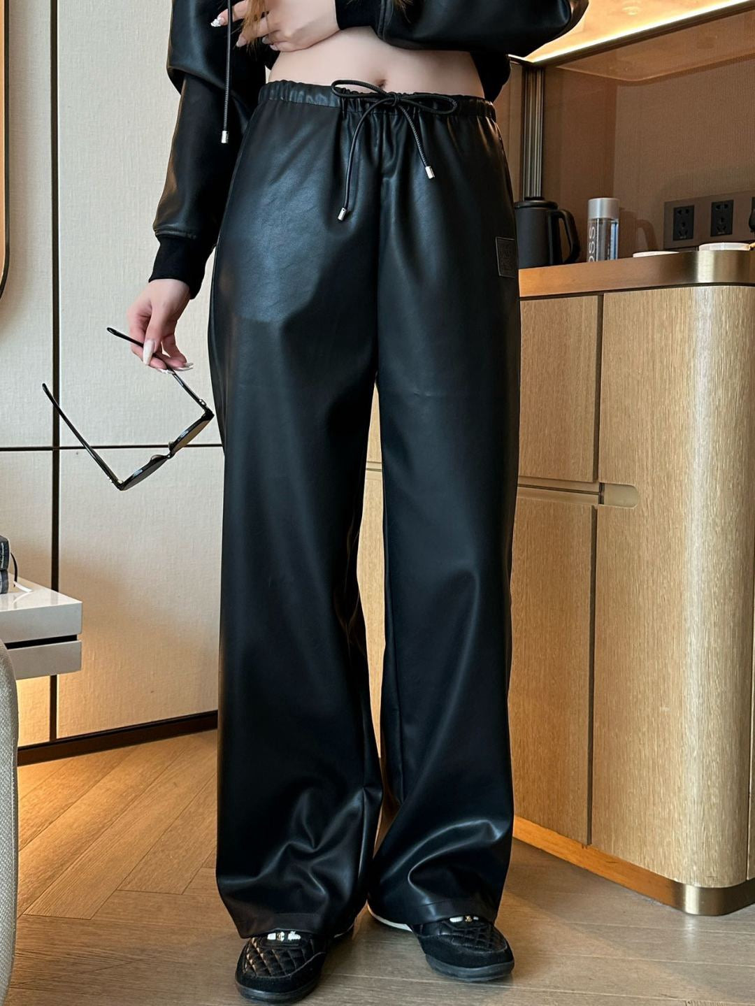 Loe 25fw pu pants