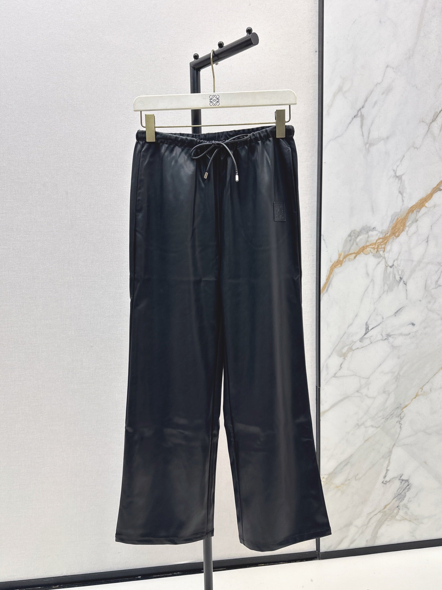 Loe 25fw pu pants