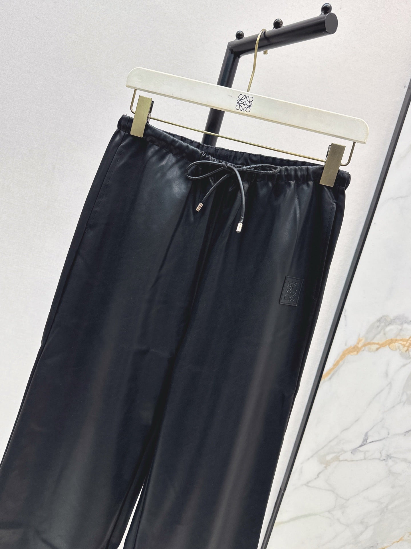 Loe 25fw pu pants