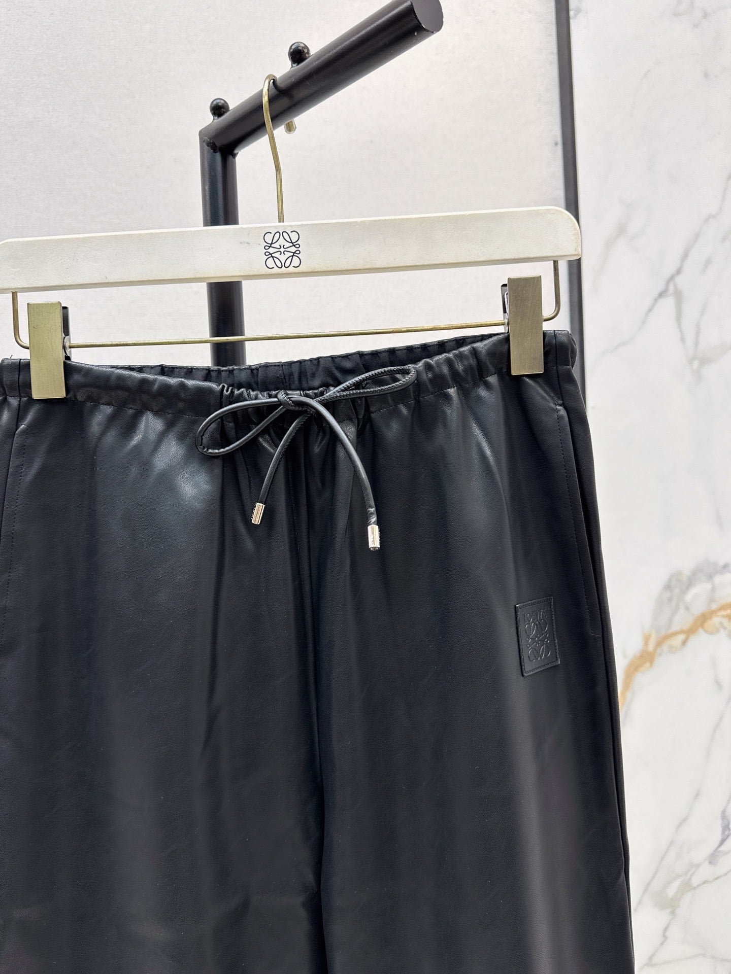 Loe 25fw pu pants