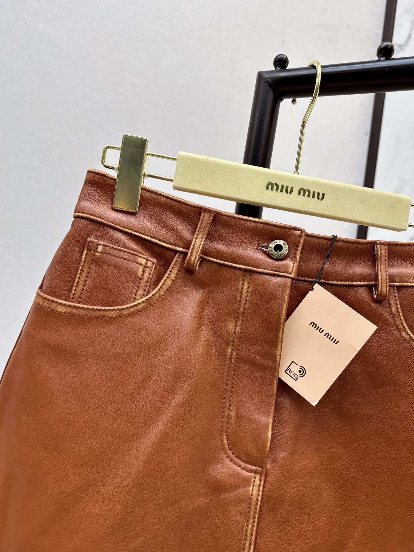Miu 25fw leather skirt
