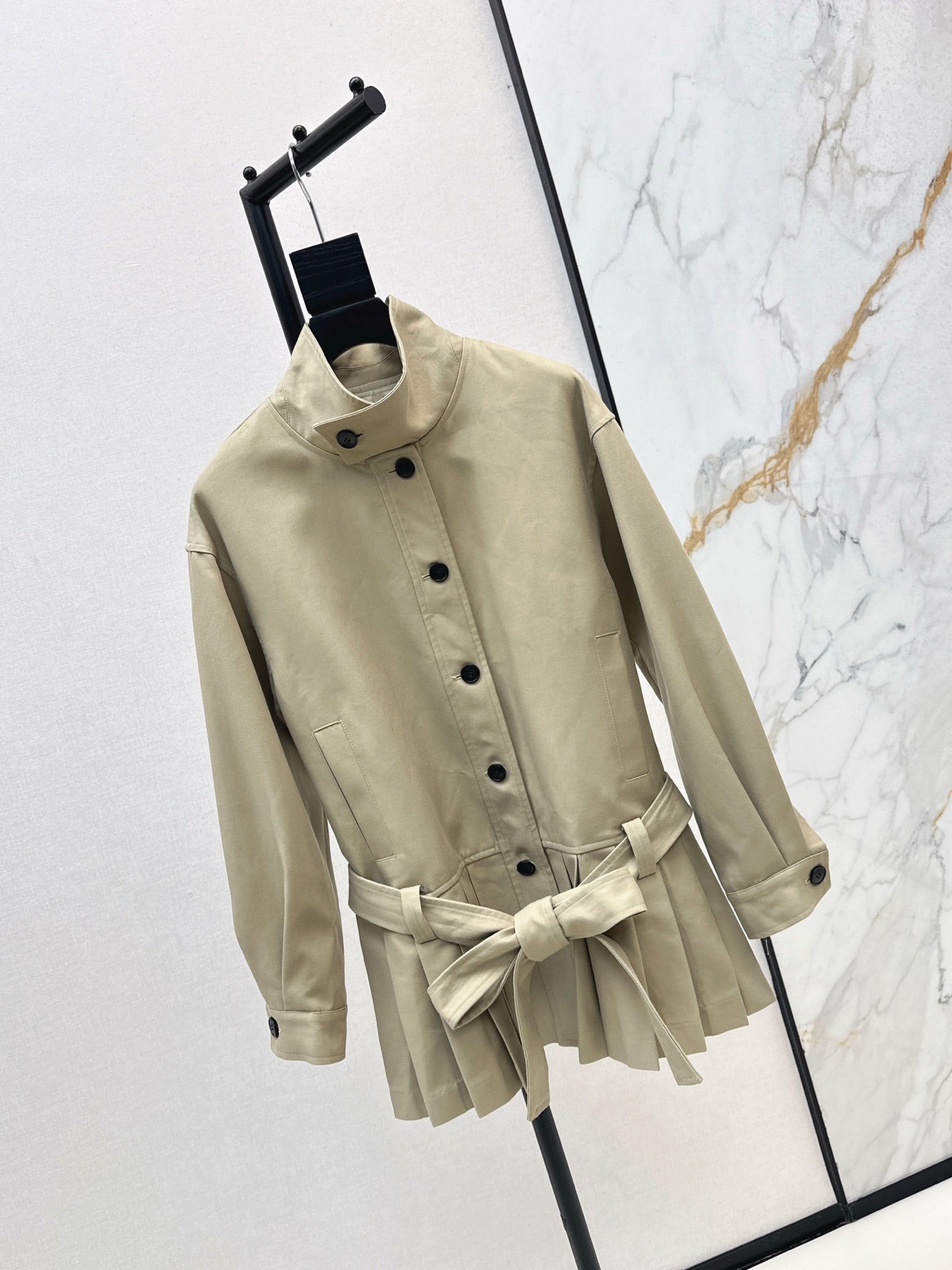Celi 25fw pleated jacket
