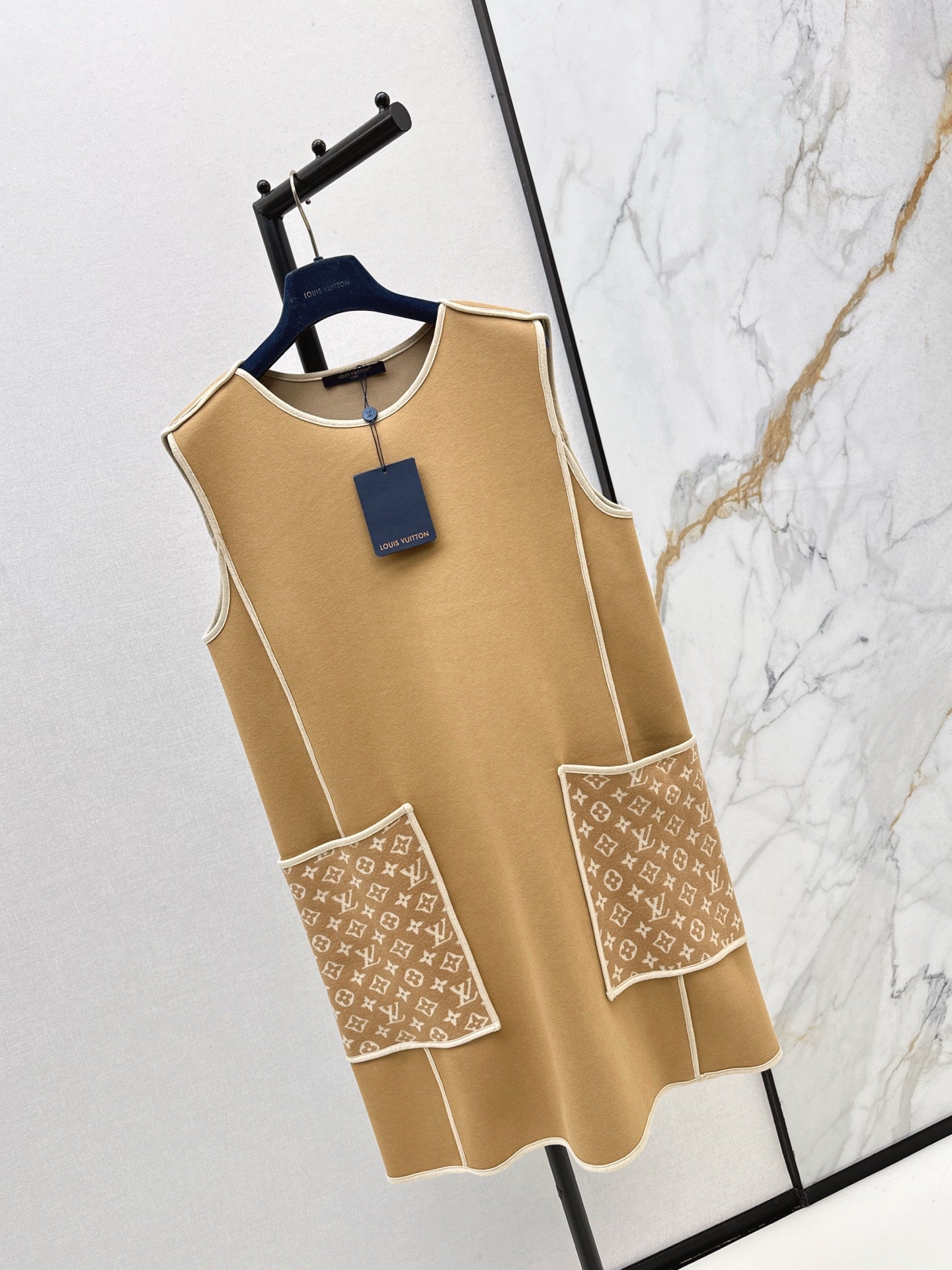 Loui 25fw sleeveless dress