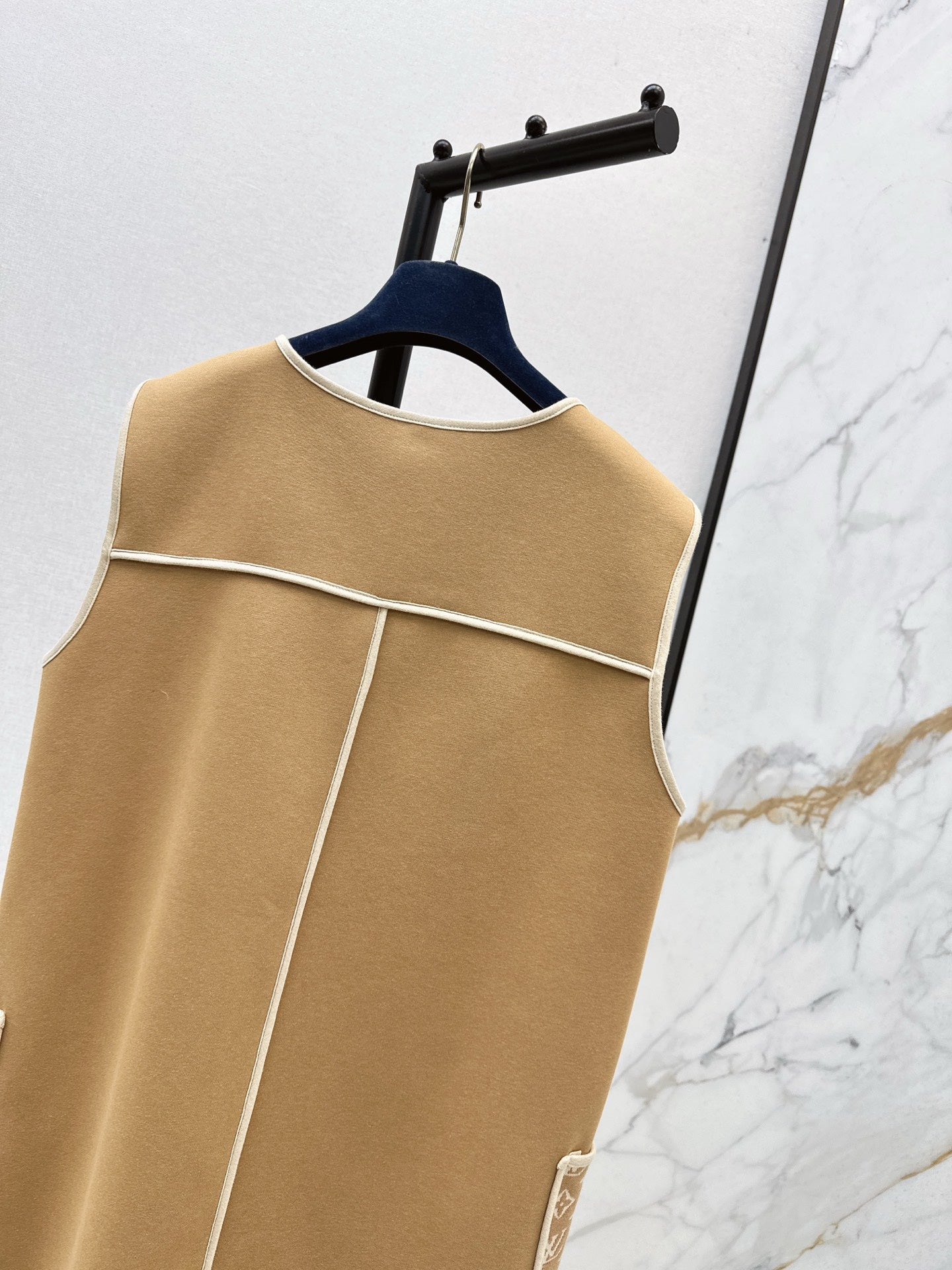 Loui 25fw sleeveless dress