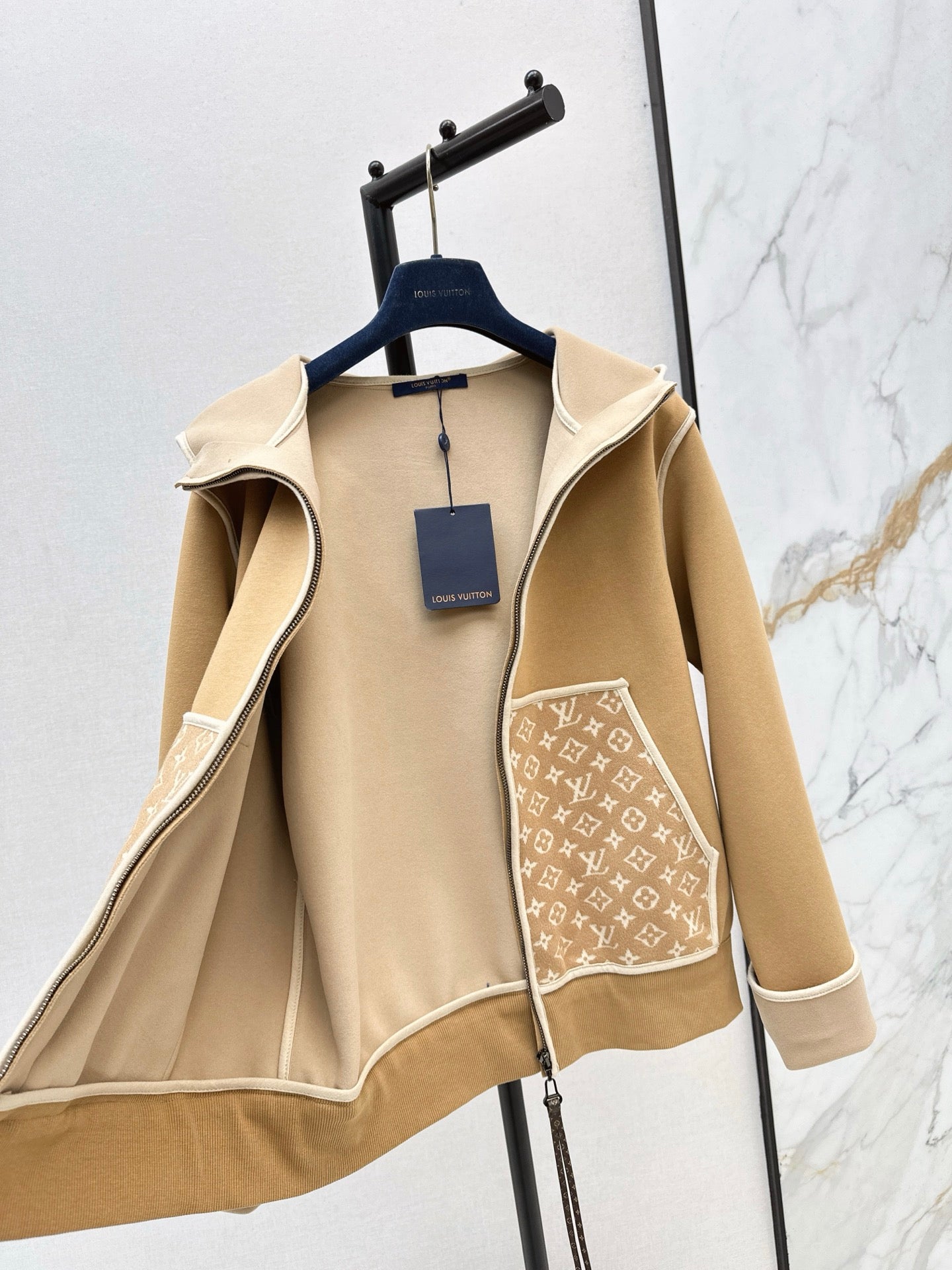 Louis 25fw hooded jacket