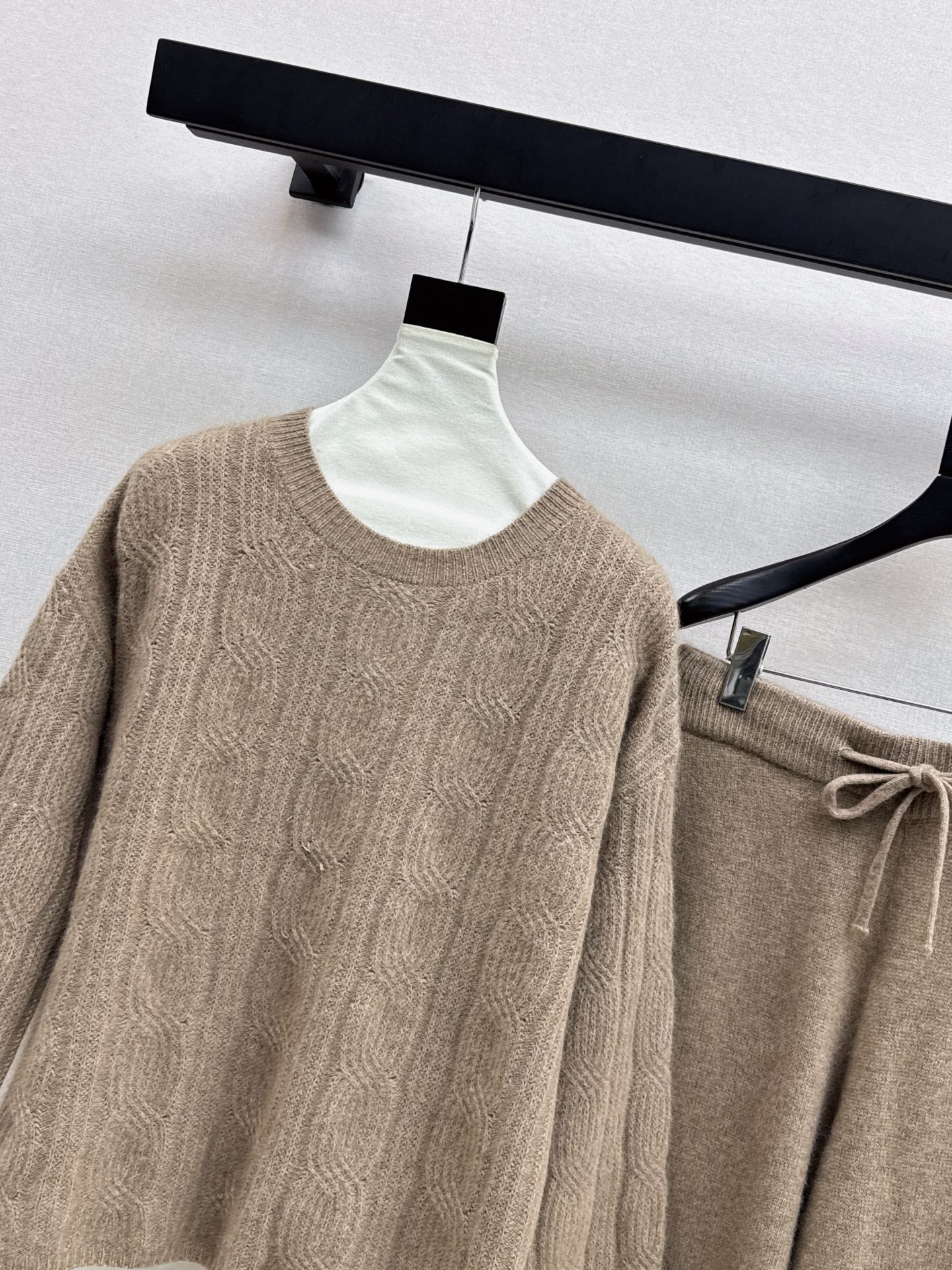 Loro 25fw sweater suit