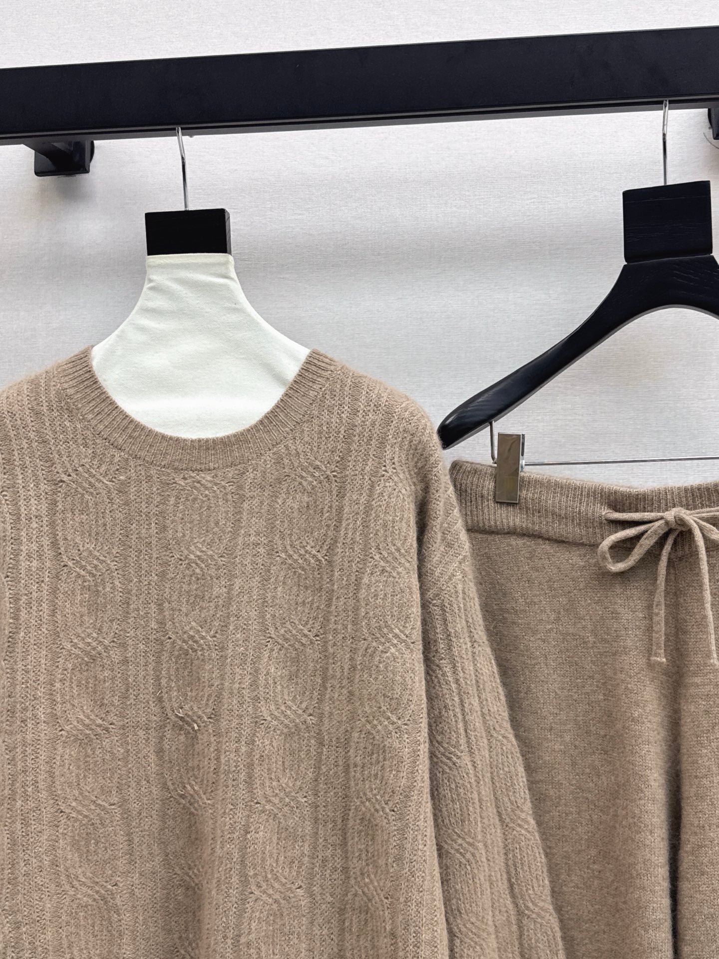 Loro 25fw sweater suit