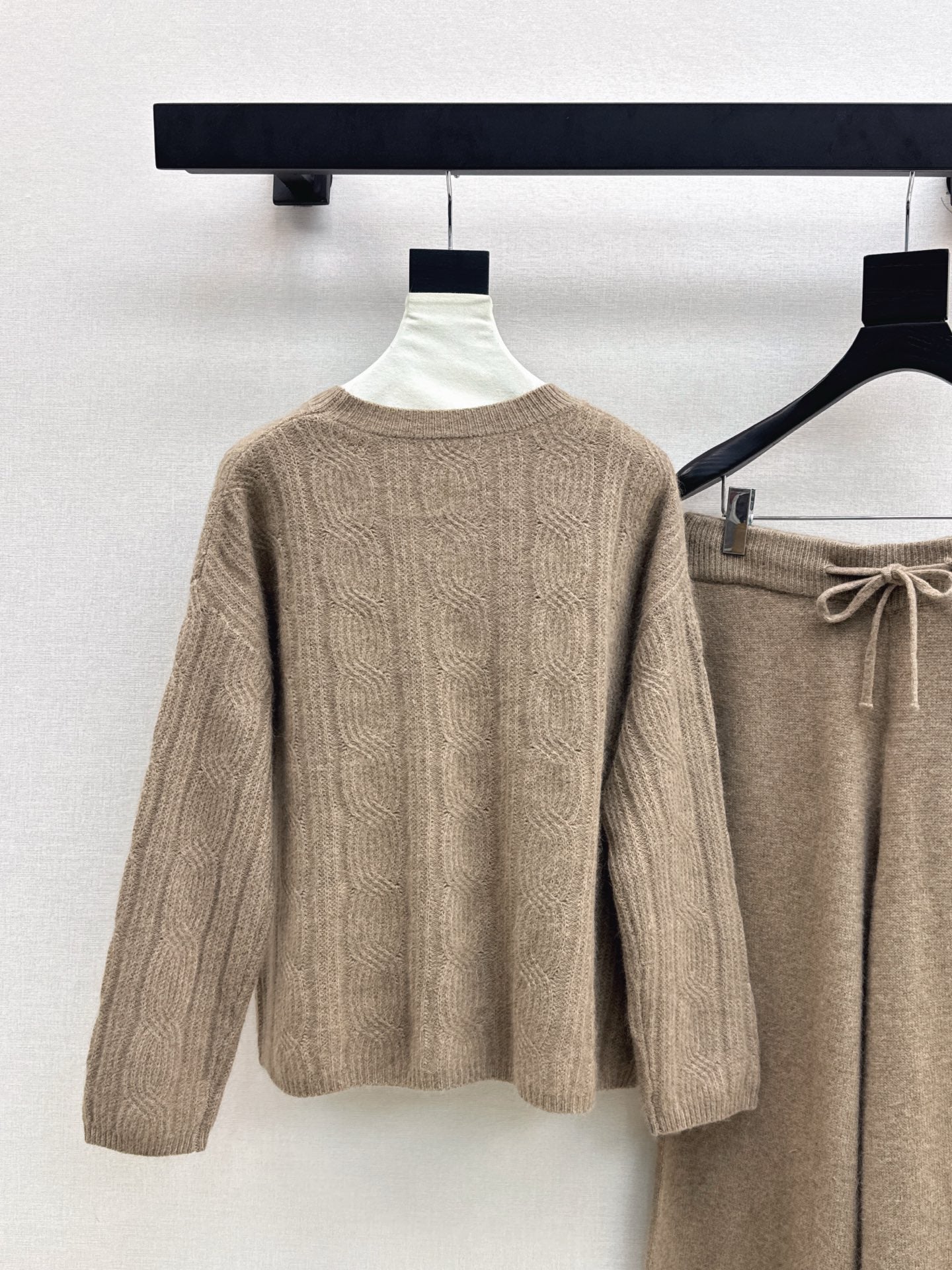 Loro 25fw sweater suit