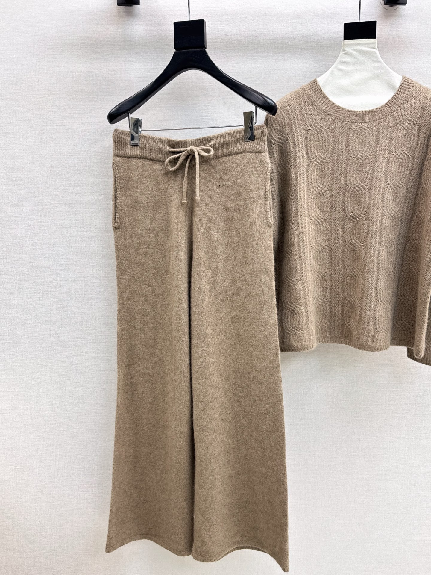 Loro 25fw sweater suit