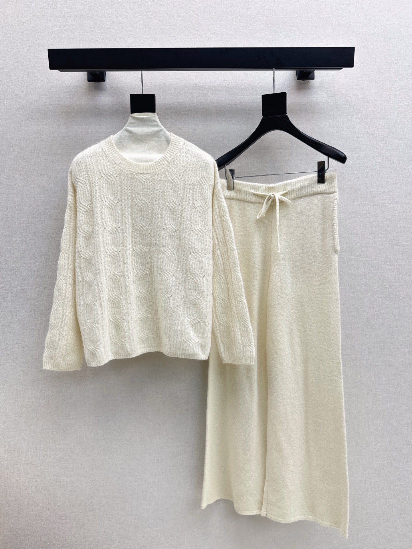 Loro 25fw sweater suit