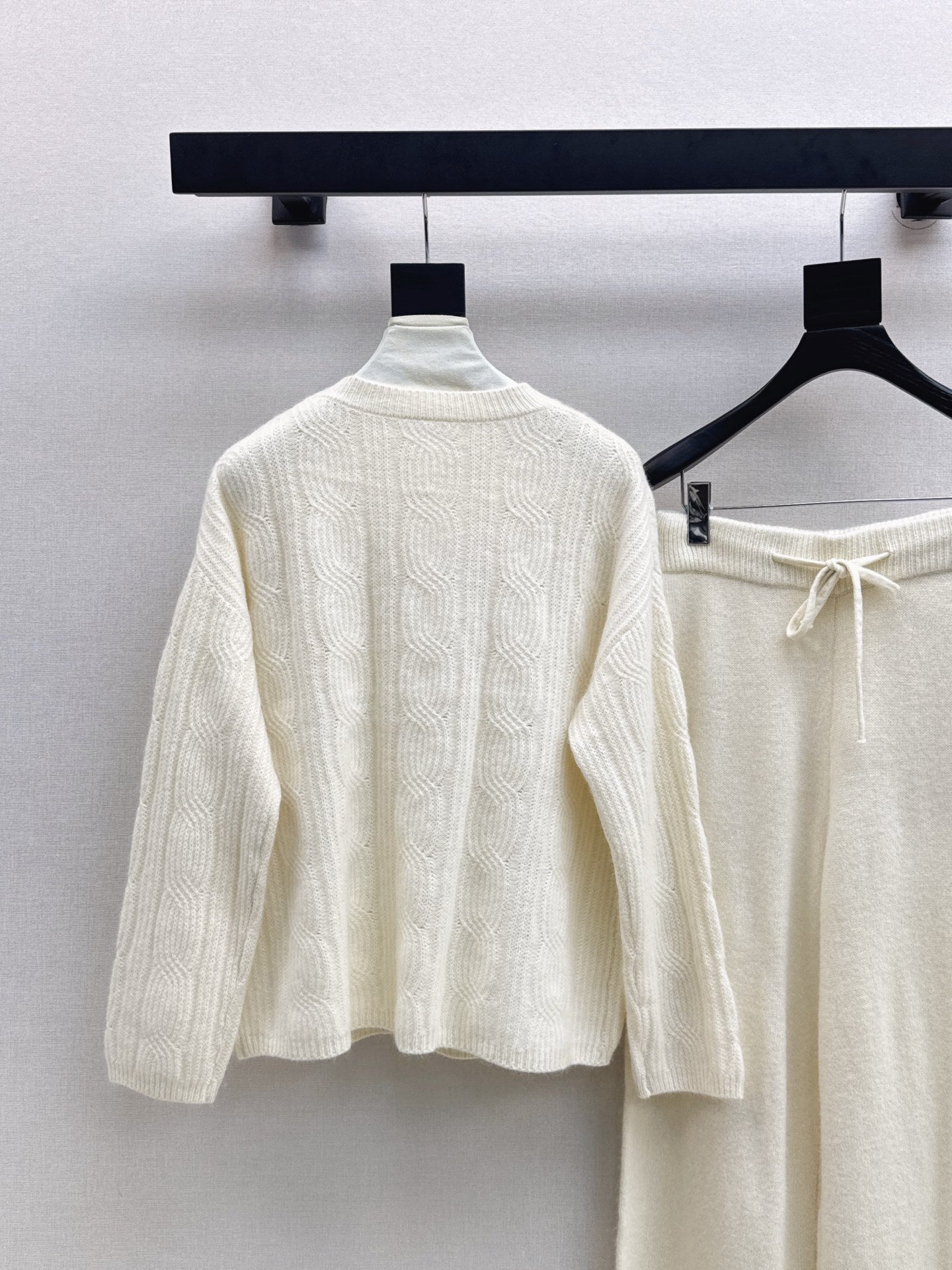 Loro 25fw sweater suit
