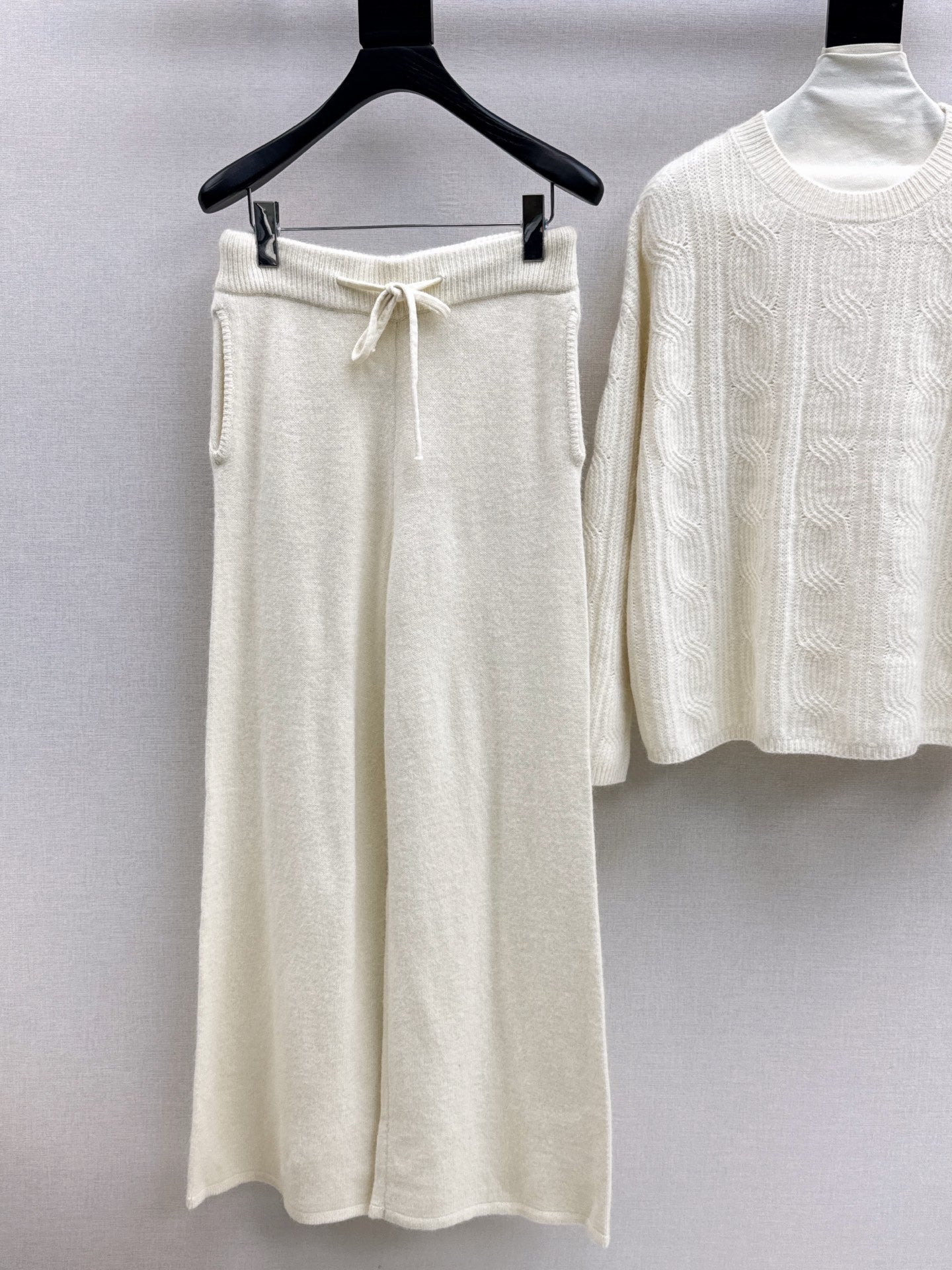 Loro 25fw sweater suit