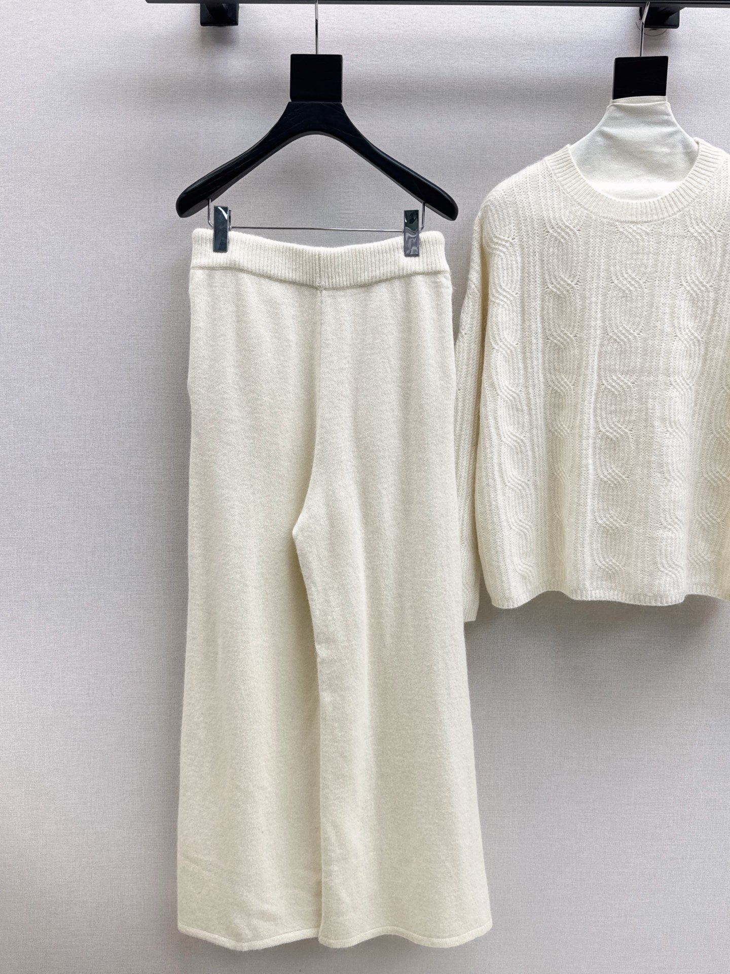 Loro 25fw sweater suit