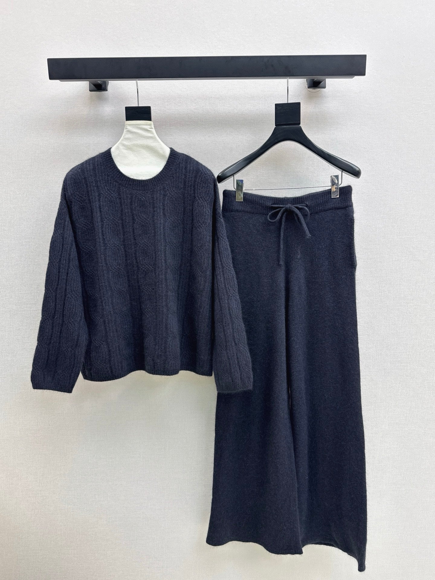 Loro 25fw sweater suit