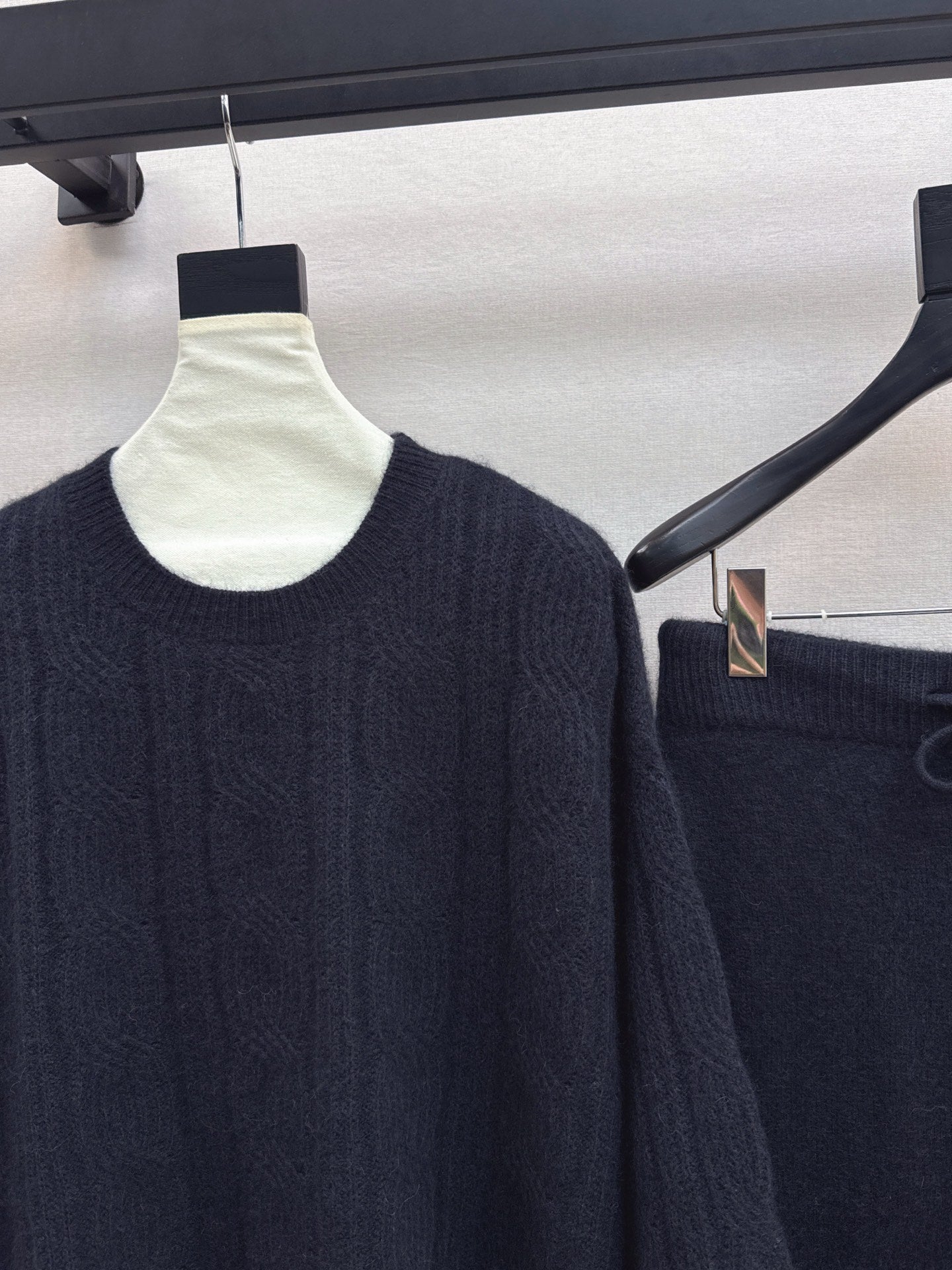 Loro 25fw sweater suit