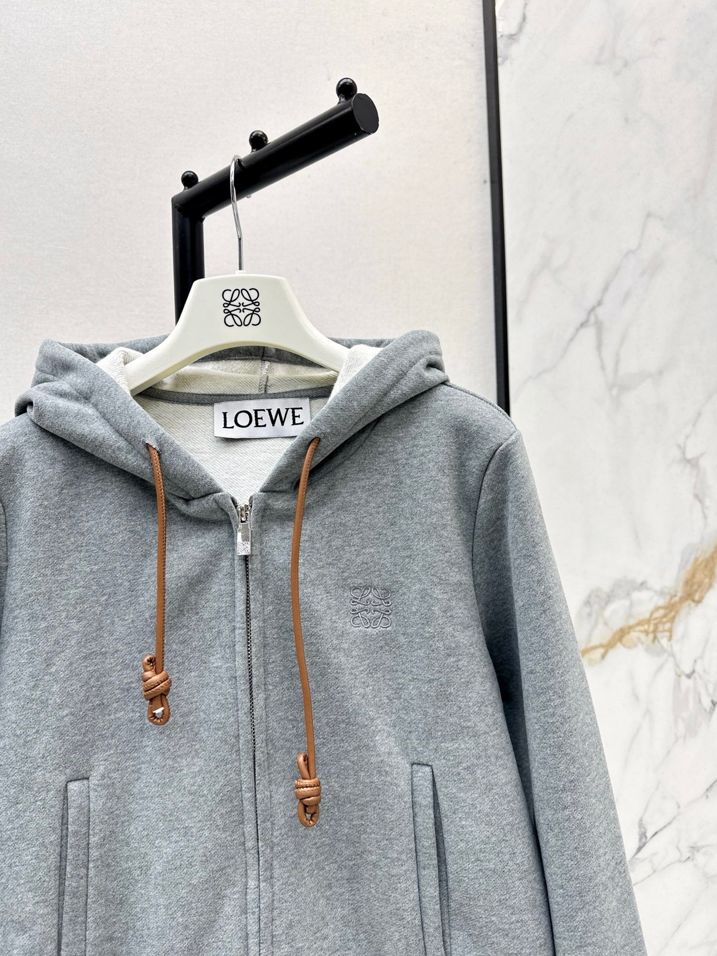 Loe 25fw hooded jacket