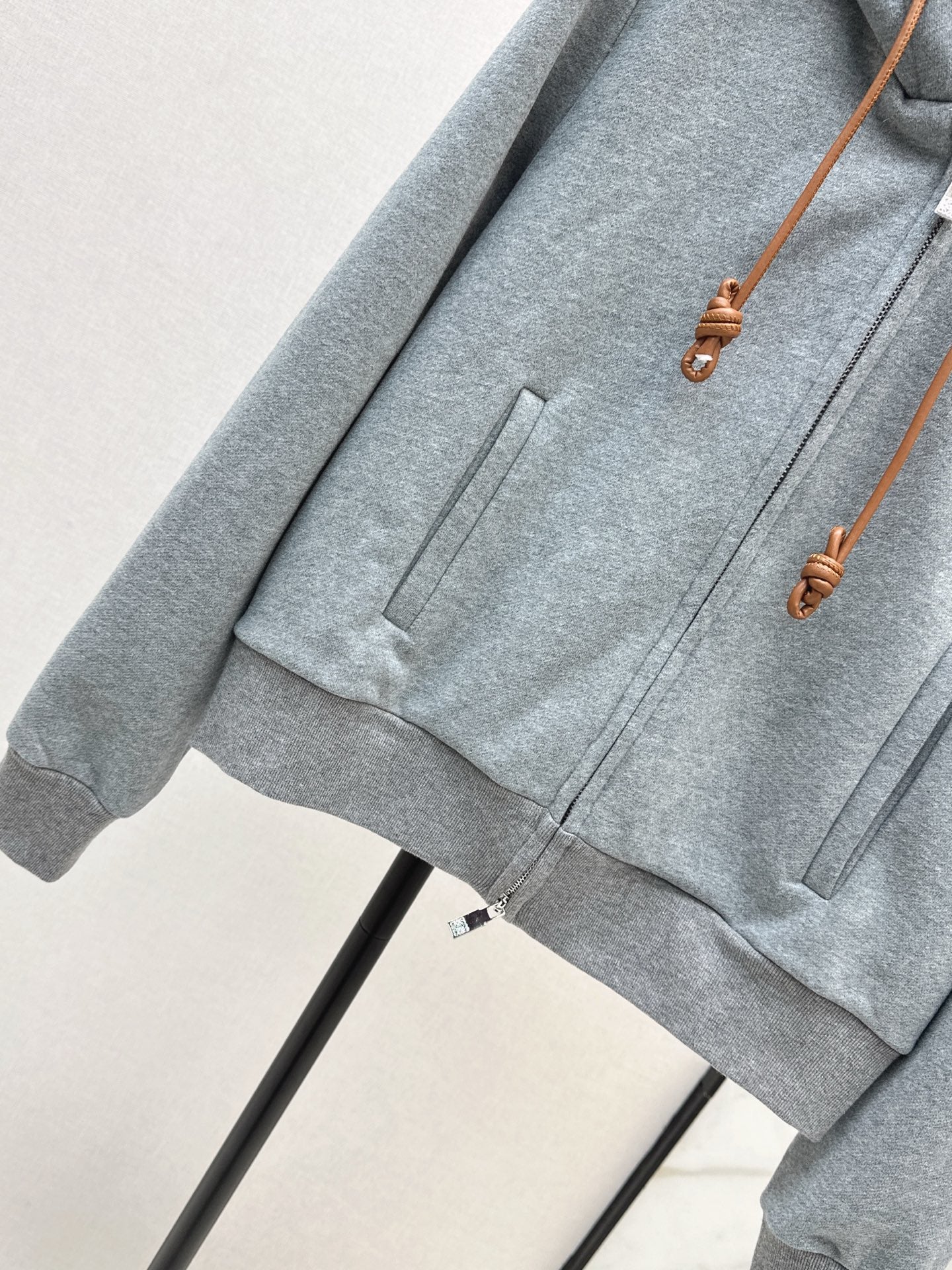 Loe 25fw hooded jacket