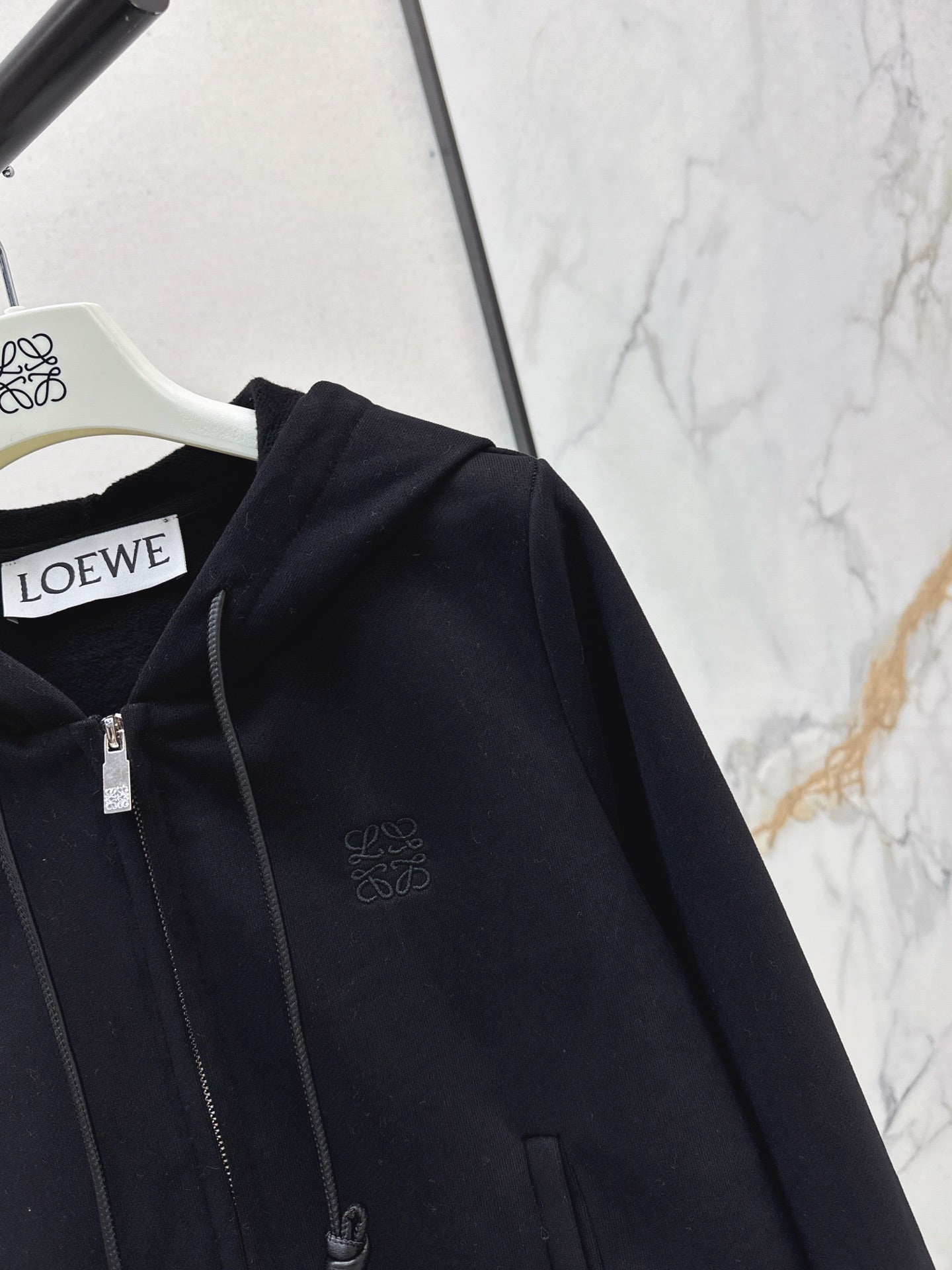 Loe 25fw hooded jacket